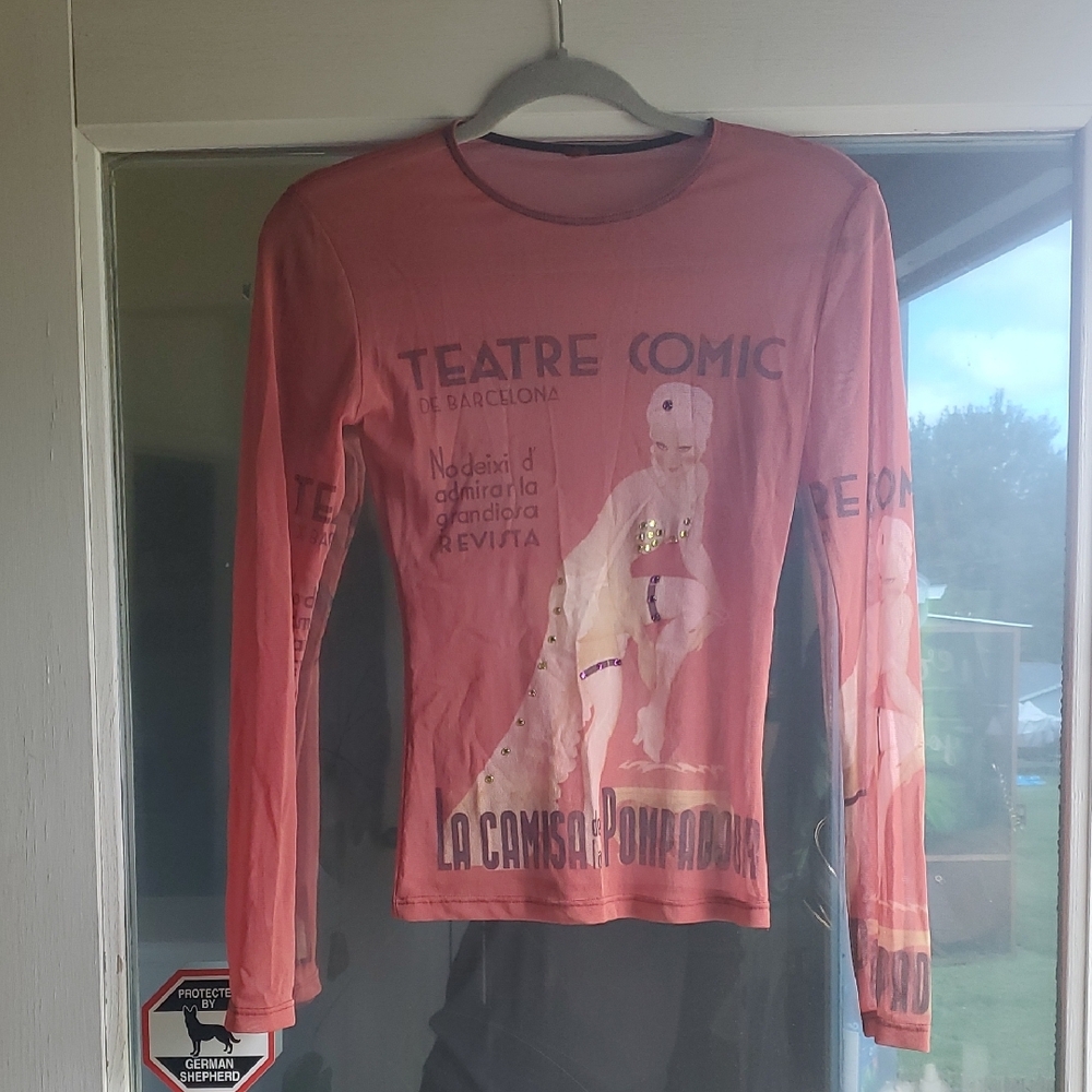RARE Women's Graphic Long Sleeve Top - Red
